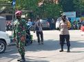 Kapolsek Kenjeran Pimpin Operasi Masker di Jalan Kyai Tambak Deres