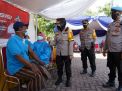 Kapolres Tanjung Perak Bersama Dandim Surabaya Timur Pantau Pelaksanaan Vaksinasi Untuk Bonek & Warga Nelayan Cumpat