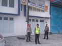 Unit Lantas & Unit Sabhara Polsek Kenjeran Laksanakan Tugas Penjagaan Logistik Pemilu