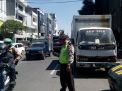 Bantu Keberangkatan Anak Sekolah, Polsek Pabean Cantikan Lakukan Pengaturan Pagi