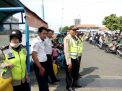 Polwan Polres Tanjung Perak Lakukan Pengamanan Pemudik di Pelabuhan Ujung