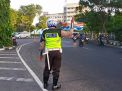 Satlantas Polres Tanjung Perak Lakukan Pengaturan Pagi Cegah Kemacetan