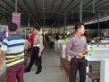Polsek Kenjeran Gelar Patroli Rutin di Pasar Kedinding Baru, Antisipasi Kriminalitas