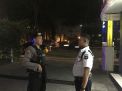 Satsabhara Polres Tanjung Perak Gelar Patroli Malam di Kantor Bank Mandiri