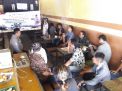Babinkamtibmas Ujung Sosialisasi SPKT Door To Door Ke Pengunjung Warkop