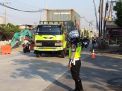 Satlantas Polres Tanjung Perak Lakukan Pengaturan Pagi Cegah Kemacetan