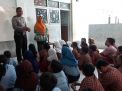 Babinkamtimas Perak Barat Sampaikan Pesan Rajin Belajar Ke Murid-Murid SD