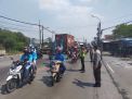 Unit Lantas Polsek Asemrowo Lakukan Pengamanan Jalur Massa Unjuk Rasa