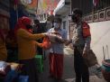 Babinkamtibmas Bongkaran Kawal Pengambilan Bantuan Sembako