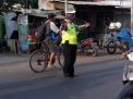 Cegah Kemacetan, Polsek Asemrowo Rutin Lakukan Pengaturan Lalu Lintas Pagi