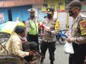 Kapolsek Pabean Cantikan Pimpin Pembagian Masker di Pasar Kilometer