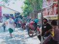 Babinkamtibmas Tambak Wedi Sampaikan Himbauan Waspada Curanmor Ke Petugas Parkir Pasar