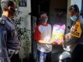 Kapolsek Kenjeran Pimpin Pembagian Sembako di Jalan Bogorami Timur