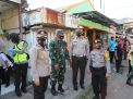 Polres Tanjung Perak Bersama TNI & Satpol PP Gelar Operasi Yustisi Protokol Kesehatan di Pasar Babaan