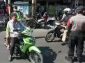 Polsek Asemrowo Bersama Satpol PP & Linmas Lakukan Operasi Penertiban Masker di Jalan Asem Raya