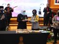 Kapolres Tanjung Perak Berikan Kue Ulang Tahun Untuk Peringati HUT Propinsi Jatim Ke 75