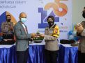 Kapolres Tanjung Perak Berikan Kue Ulang Tahun Untuk Peringatan HUT BRI Ke-125