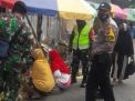 Polsek Krembangan Gelar Operasi Penertiban Masker di Pasar Kalianak Bersama Anggota Koramil