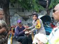Kapolsek Pabean Cantikan Bagi-bagi Sembako Kepada Ratusan Abang Becak