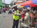 Polsek Krembangan & TNI Lakukan Operasi Masker di Pasar Kalianak Diikuti Bagi-Bagi Masker Gratis