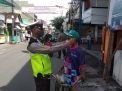 Polsek Krembangan Gelar Operasi Penertiban Masker di Pasar Kalianak