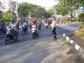 Antisipasi Keberangkatan Pekerja, Polsek Asemrowo Rutin Atur Lalu Lintas Pagi