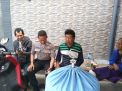 Babinkamtibmas Takal Kedinding Sambang Warga Tanah Merah, Sosialisasikan SPKT Door To Door