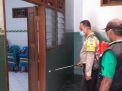 Cegah Penyebaran Corona, Babinkamtibmas Perak Barat Lakukan Penyemprotan Antiseptic