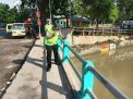 Pantau Ketinggian Air Sungai, Polsek Pabean Cantikan Antisipasi Potensi Banjir