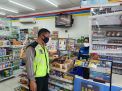 Personil Polsek Krembangan Patroli di Mini Market, Sampaikan Himbauan Waspada 3C
