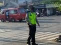 Unit Lantas Polsek Krembangan Lakukan Pengaturan Sore, Bantu Kepulangan Pekerja