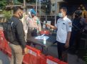 Urkes Polres Tanjung Perak Lakukan Pengecekan Suhu Badan, Cegah Penyebaran Covid-19 di Lingkungan Mako
