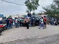 Personil Polsek Asemrowo Pam Aksi Unjuk Rasa Sopir Trailer di Jalan Kalianak Barat