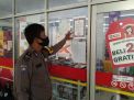 Babinkamtibmas Polsek Asemrowo Tempelkan Maklumat Kapolri Untuk Tekan Penyebaran Covid-19
