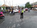 Unit Lantas Polsek Asemrowo Lakukan Pengaturan Sore Cegah Kemacetan