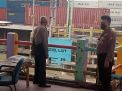 Pantau Debit Air di Rumah Pompa, Polsek Asemrowo Antisipasi Banjir