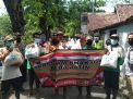 Polsek Krembangan Bagikan Bantuan Sembako Dari Kapolda Jatim Untuk Penggali Makam