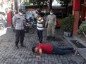 Polsek Asemrowo Lakukan Operasi Masker, Tekan Penyebaran Covid-19 di Depan Mako Bareng Satpol PP Kecamatan