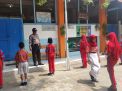 Babinkamtibmas Krembangan Utara Ajari Latihan PBB