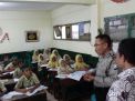 Babinkamtibmas Tambak Sarioso Narsis Bareng Murid-murid MI Taman Jaya