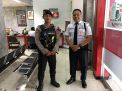 Satsabhara Polres Tanjung Perak Lakukan Pengamanan di Kantor Bank