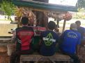 Babinkamtibmas Bongkaran Sambang Warung Makan, Sampaikan Himbauan Kerukunan