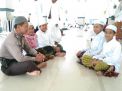 Babinkamtibmas Takal Kedinding Sampaikan Pesan Kerukunan Dalam Jumat Darling