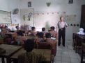 Gelar Rabu Narsis, Panit Binmas Polsek Semampir Sambang Sekolah MI