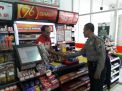 Babinkamtibmas Sidotopo Wetan Patroli Mini Market, Antisipasi Aksi 3C