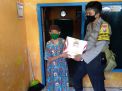 Babinkamtibmas Asemrowo Bagikan Paket Sembako Bantuan Polres Tanjung Perak