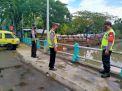 Pantau Ketinggian Air Sungai, Polsek Pabean Cantikan Antisipasi Potensi Banjir