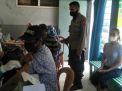 Personil Polsek Krembangan Kawal Kegiatan Vaksinasi Covid-19 di Jalan Jepara