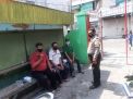 Babinkamtibmas Krembangan Utara Sambang Pemukiman Jalan Kebalen Wetan, Sampaikan Himbauan Patuh Prokes