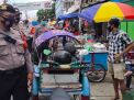 Polsek Krembangan Bareng Koramil Gelar Operasi Penertiban Masker di Pasar Kalianak